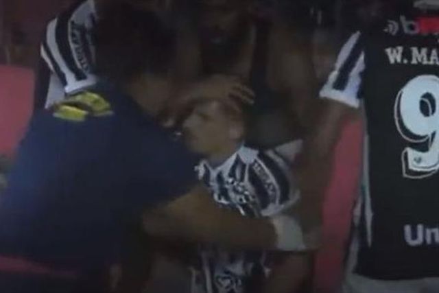 Ceará vence taça e jogador leva com gás pimenta (vídeo)