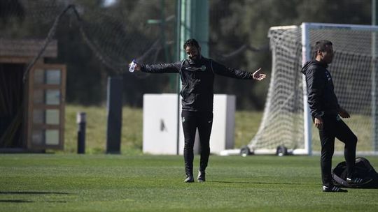 Último treino antes do Arsenal: sem Bellerín e Morita, mas com cinco guarda-redes (fotos)