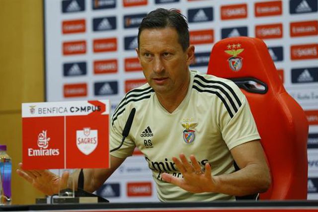 Schmidt volta a carregar contra o VAR: «Fico ainda mais frustrado»