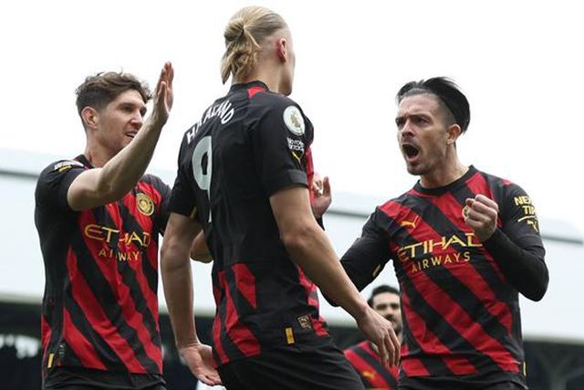 Manchester City vence Fulham, de Marco Silva, e sobe à liderança (veja os golos)