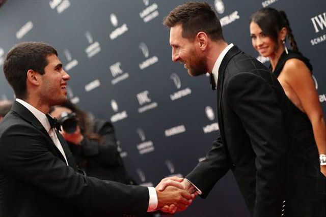 Alcaraz cumprimenta Messi pela primeira vez (vídeo)