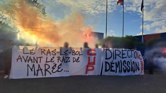 Ultras pedem demissão da Direção: «Não representam a nossa cidade» (fotos)