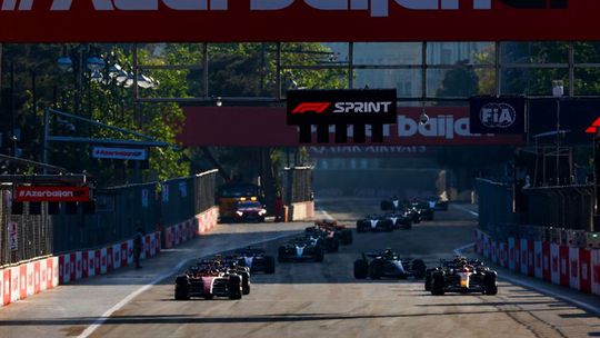 Pérez (Red Bull) ganha Sprint em Baku