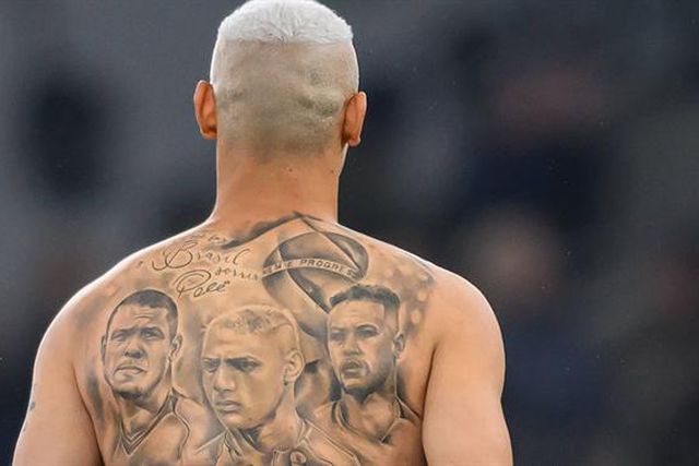 Micah Richards não poupa Richarlison: «Era como eu fazer uma tatuagem do Sturridge…»