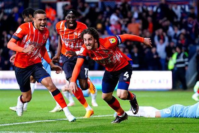 'Play-off' de subida à Premier League: Luton elimina Sunderland e está na final