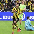 Dortmund esmaga Wolfsburgo e pressiona Bayern (veja os golos)