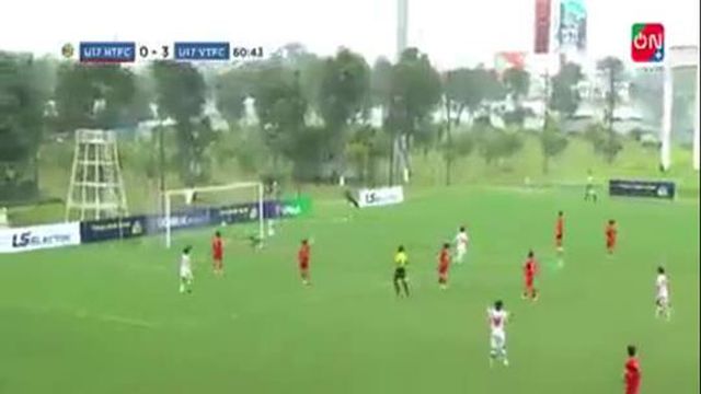 Jovem vietnamita lesiona-se a imitar o festejo de Ronaldo