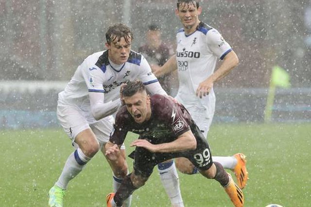 Paulo Sousa vence aos 90+3' e atrasa Atalanta na luta pela Champions