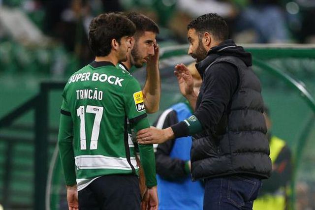 «Achei que era penálti e por isso gesticulei»