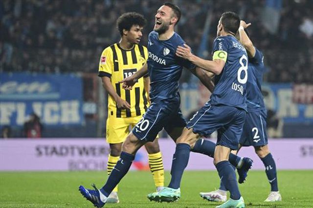 Alguém faça o favor de ser campeão: Dortmund deixa liderança à mercê do Bayern