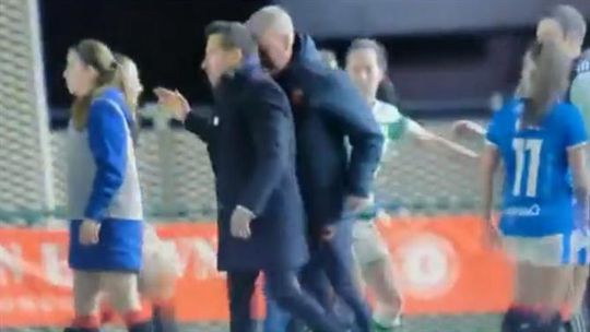 Old Firm termina com cabeçada a treinador do Celtic (vídeo)