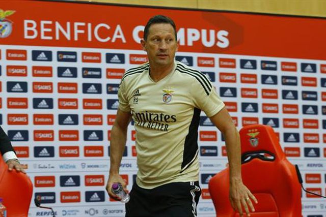 Schmidt passa ao lado das participações disciplinares e do «ruído» no futebol