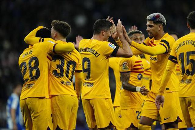 Barcelona passeia no dérbi da Catalunha e é campeão pela 27.ª vez (veja os golos)