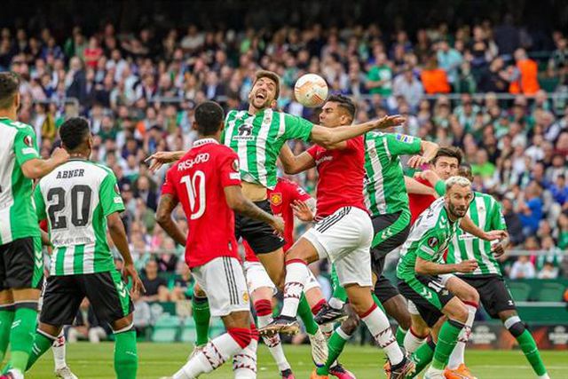 Manchester United avança para os quartos de final (veja o golo)