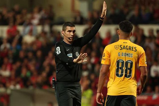 Golo de Neres anulado por fora de jogo de Ramos (vídeo)