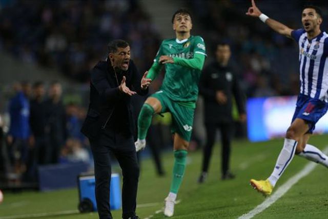 Sérgio Conceição expulso nos festejos do golo de Otávio (vídeo)