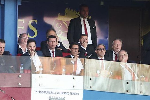 Rui Costa entre apoio e apupos