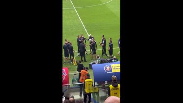 Defesa português expulso e ânimos exaltados na final da Taça da Polónia