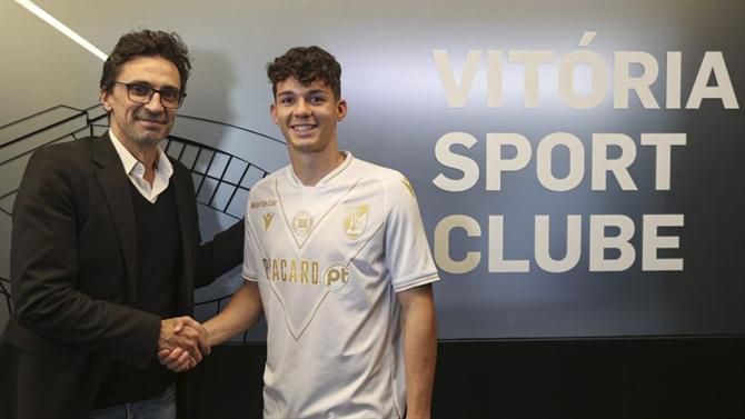 Jovem avançado renova contrato até 2025