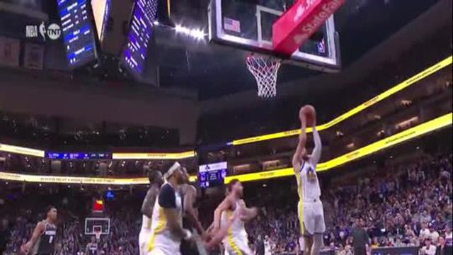 Draymond Green pisou o peito de Domantas Sabonis durante jogo Warriors - Kings