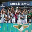 Reviravolta do Moreirense frente ao Leixões selada com troféu e festa