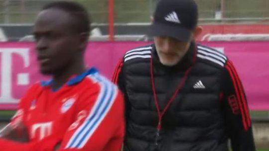 Insólito: Tuchel 'mete-se' com Mané no treino (vídeo)