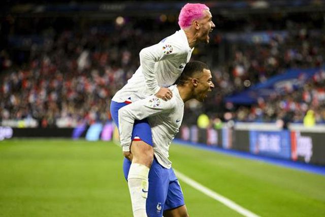 Polémica da braçadeira: Mbappé conversou com Griezmann