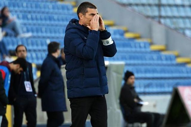 «Não vamos deitar a toalha ao chão»