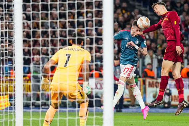 Roma arrasa Feyenoord de forma épica