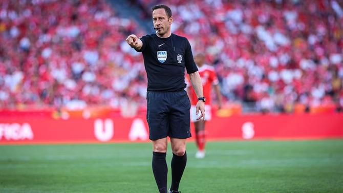 Equipa de arbitragem portuguesa no Sevilha – Manchester United