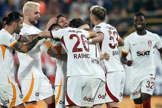 Galatasaray goleia fora e deixa Jesus (à condição) a nove