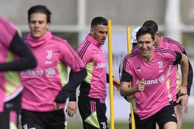 Chiesa regressa aos treinos; Pogba faz mira ao Sporting