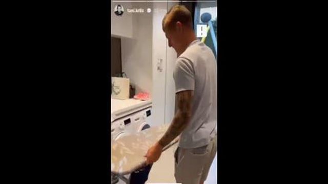Kroos aproveita folga para fazer tutorial de como passar a ferro