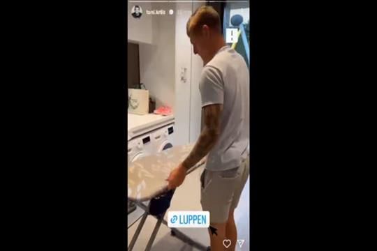 Kroos aproveita folga para fazer tutorial de como passar a ferro