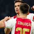 Francisco Conceição assiste na vitória do Ajax; Fábio Silva entra no triunfo do PSV (vídeo)