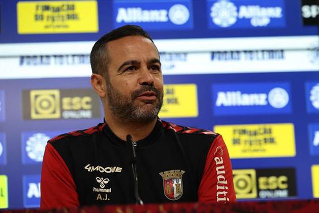 «Não gostei da paragem para as seleções»