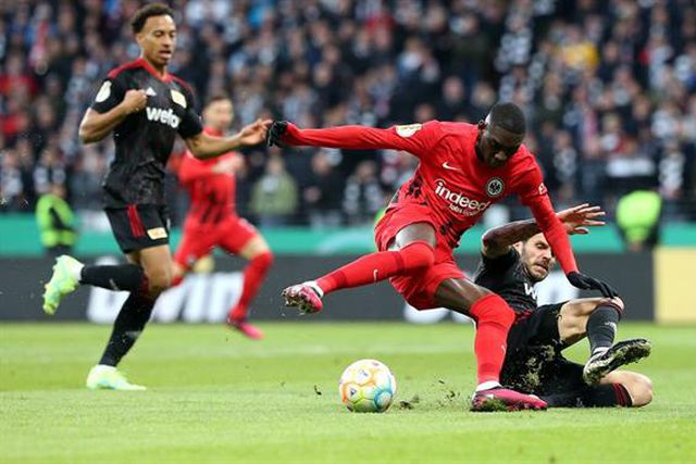 Buta elimina Diogo Leite (com bis de Kolo Muani)