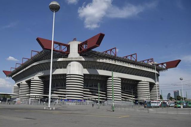 Onda vermelha em Milão: Pelo menos cinco mil benfiquistas no Giuseppe Meazza