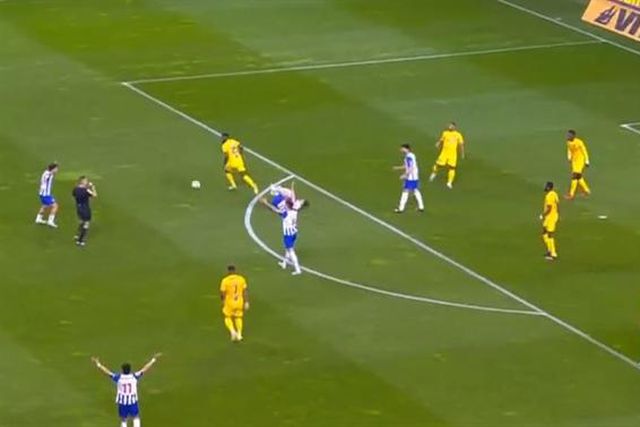 O lance que deixou o Portimonense reduzido a 10 no Dragão (vídeo)