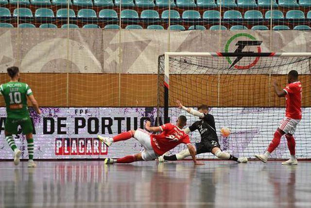 Benfica vence Lusitânia e está nas ‘meias’ da Taça