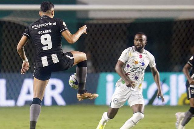Primeira derrota para Luís Castro no Botafogo; Pepa leva Cruzeiro à goleada fora de casa