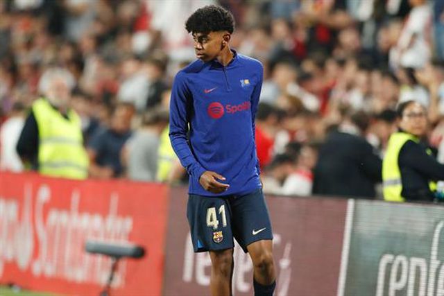 Jovem avançado de 15 anos estreia-se e faz história