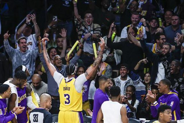 Lakers a fundo para as ‘meias’, campeão na ‘negra’