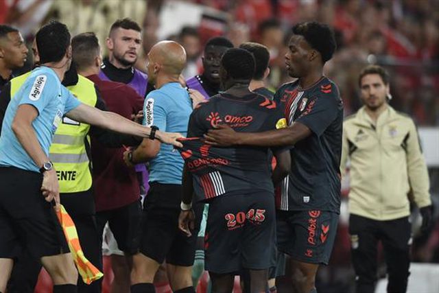 Veja tudo aqui: A enorme confusão nos instantes finais do Benfica-SC Braga (vídeo)