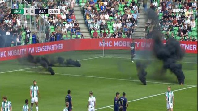 Protesto violento de claques interrompe Groningen-Ajax