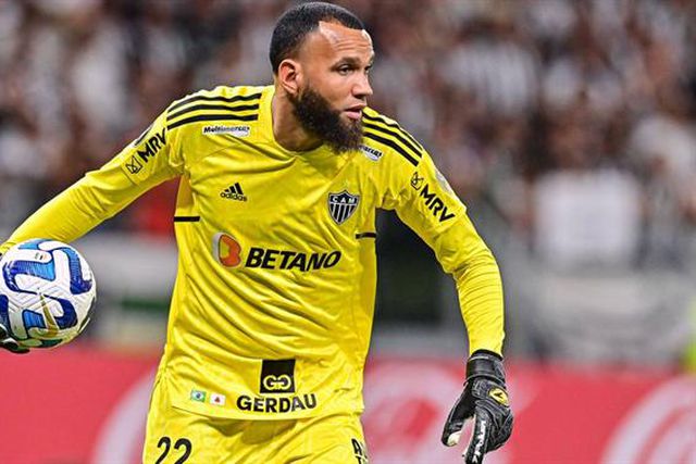 Guarda-redes arrasa… relvado: «Encontrei uma porca!»