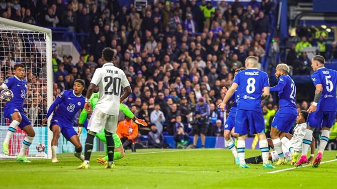 Rodrygo dá vantagem ao Real frente ao Chelsea e festeja à Ronaldo (vídeo)