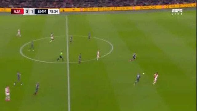 Francisco Conceição assiste na vitória do Ajax