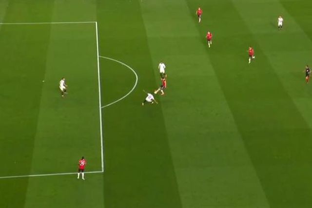 Erro colossal de Maguire: a oferta para o golo do Sevilha (vídeo)