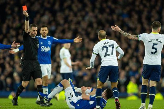 Golaço empata Tottenham no primeiro jogo sem Antonio Conte (vídeo)